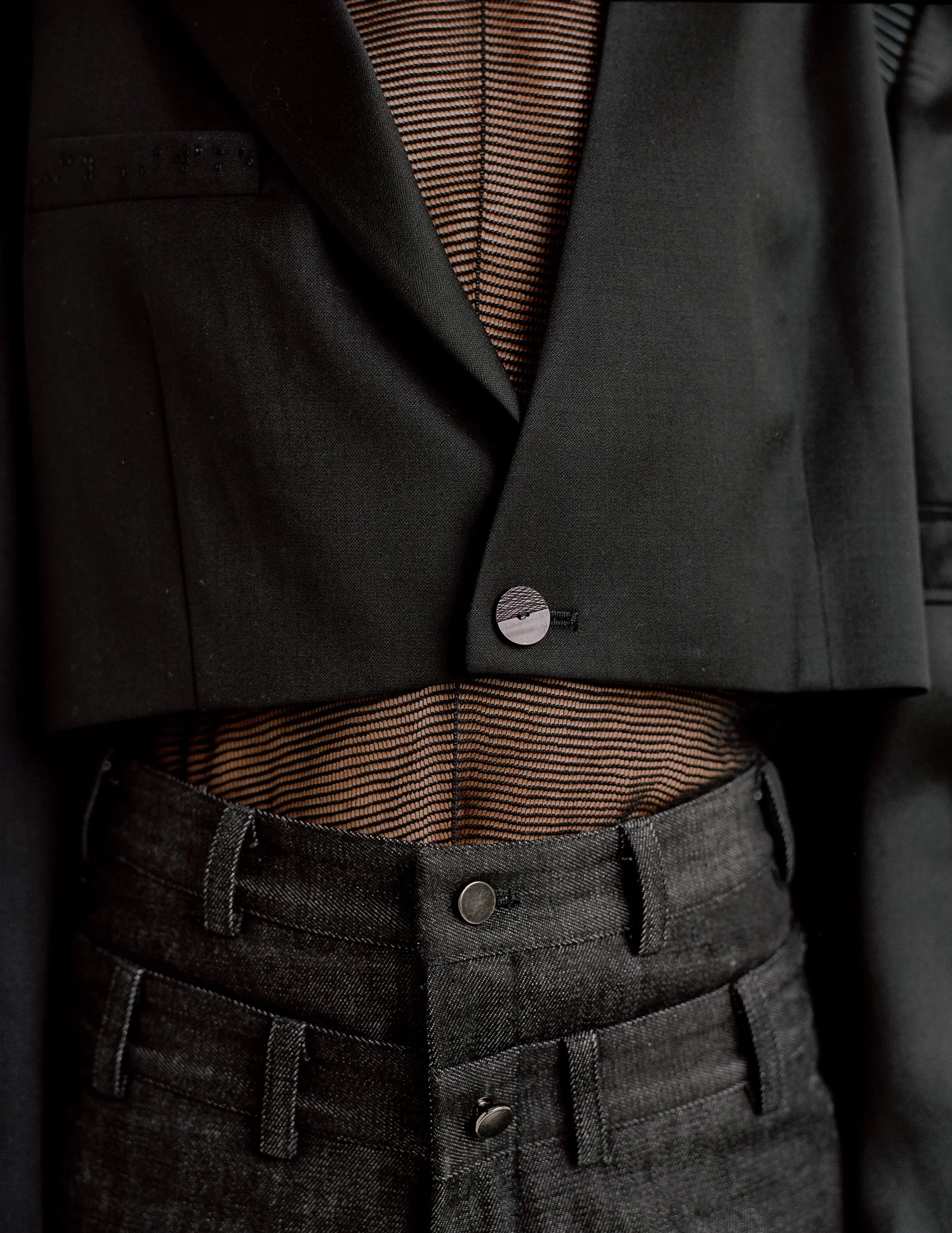 SWS BY H-Y · High-waisted denim · detail